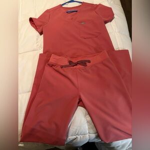 FIGS Desert Rose scrub set. (Small/Small tall)